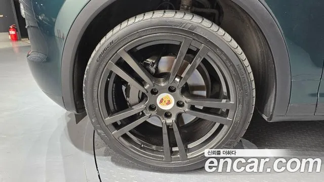 Porsche Cayenne 2011 thumb 5