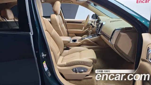 Porsche Cayenne 2011 thumb 11