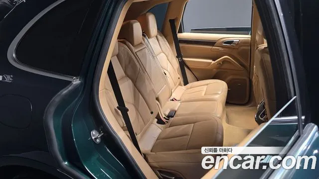 Porsche Cayenne 2011 thumb 12