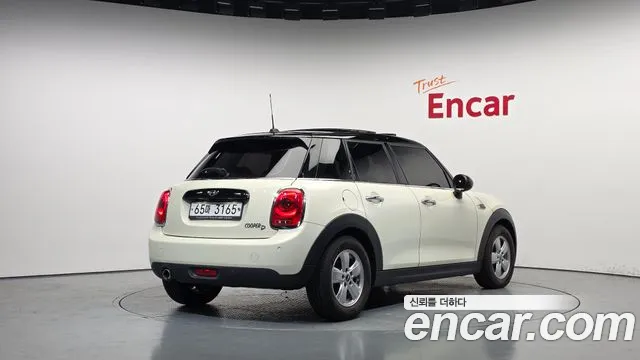 MINI Hatch 2017 thumb 2