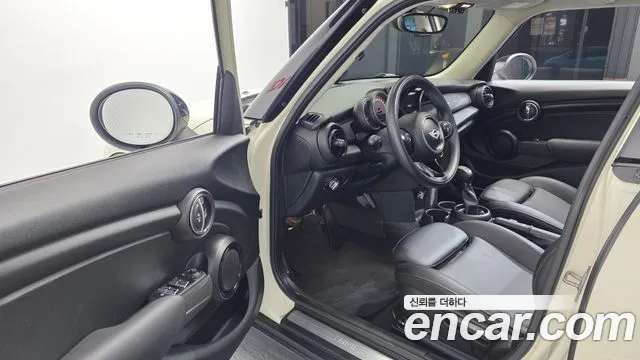 MINI Hatch 2017 thumb 10