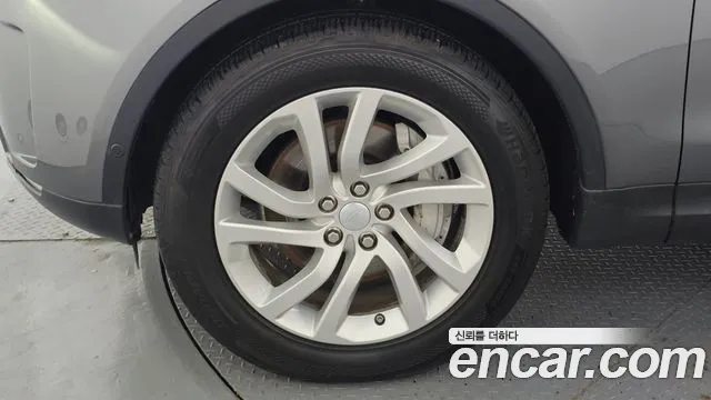 Land Rover Discovery 2019 thumb 5