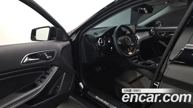 Mercedes-Benz GLA 2019 thumb 10