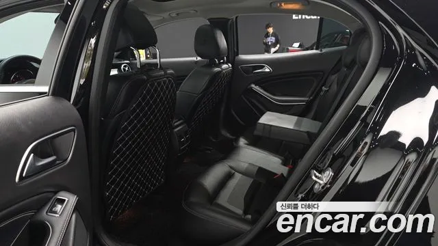 Mercedes-Benz GLA 2019 thumb 11
