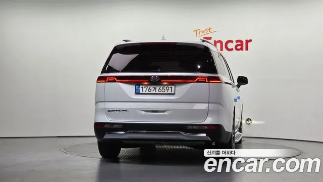 Kia Carnival 2021 thumb 4