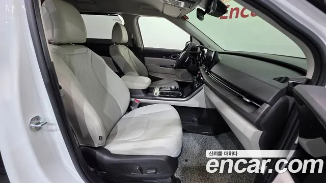 Kia Carnival 2021 thumb 10