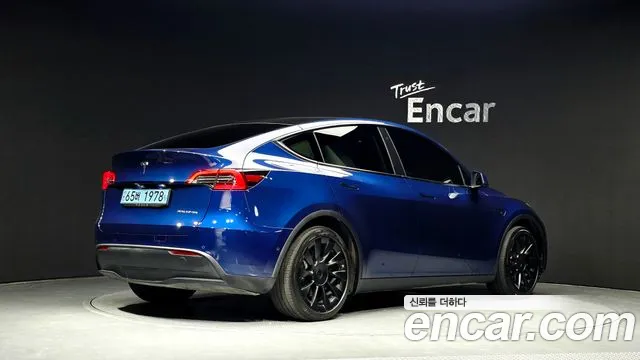 Tesla Model Y 2021 thumb 2