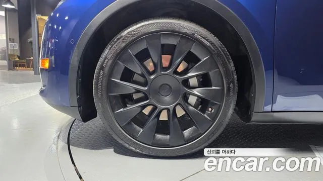 Tesla Model Y 2021 thumb 5