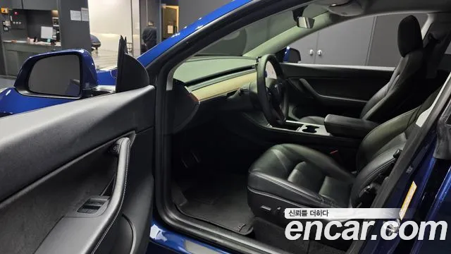 Tesla Model Y 2021 thumb 10