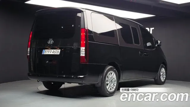 Hyundai Staria 2024 thumb 2