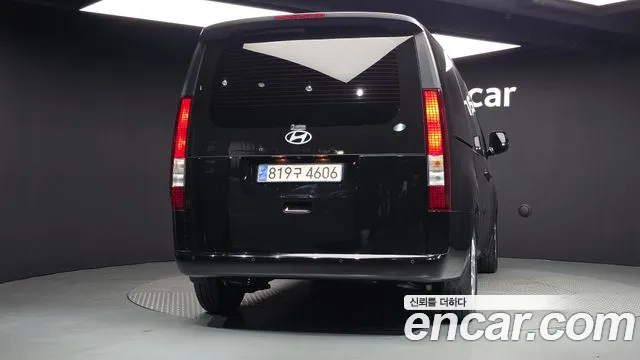 Hyundai Staria 2024 thumb 4