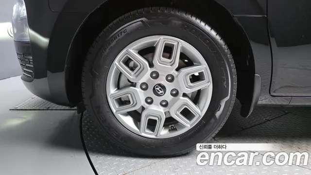 Hyundai Staria 2024 thumb 5