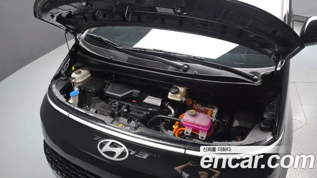 Hyundai Staria 2024 thumb 6