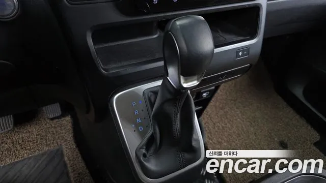 Hyundai Staria 2024 thumb 9