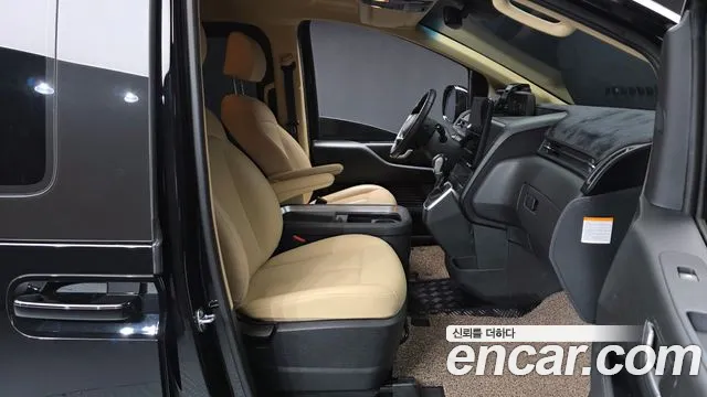 Hyundai Staria 2024 thumb 11