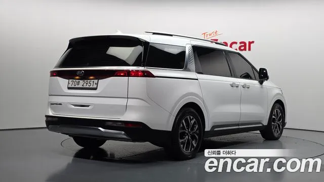 Kia Carnival 2021 thumb 2