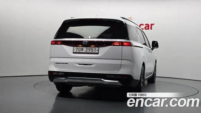 Kia Carnival 2021 thumb 4