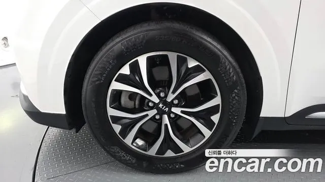 Kia Carnival 2021 thumb 5