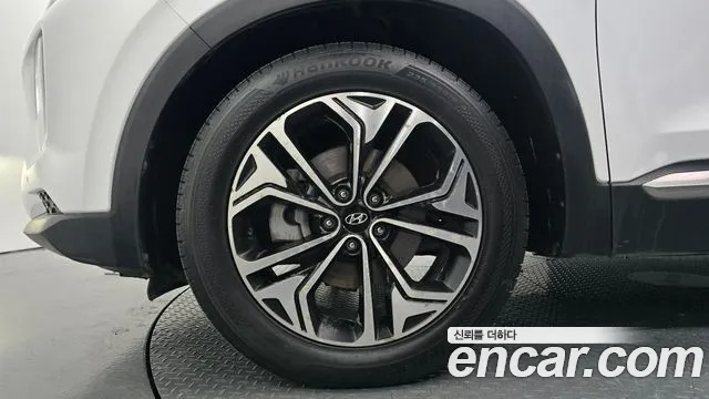 Hyundai Santa Fe 2018 thumb 4