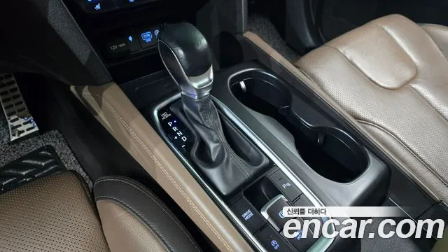 Hyundai Santa Fe 2018 thumb 8