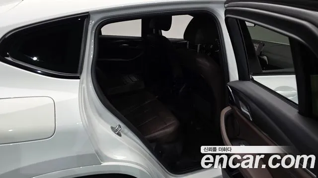 BMW X4 2023 thumb 11