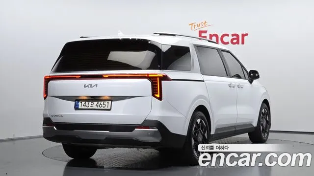 Kia Carnival 2023 thumb 2
