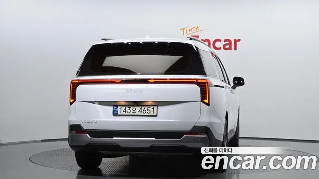 Kia Carnival 2023 thumb 4