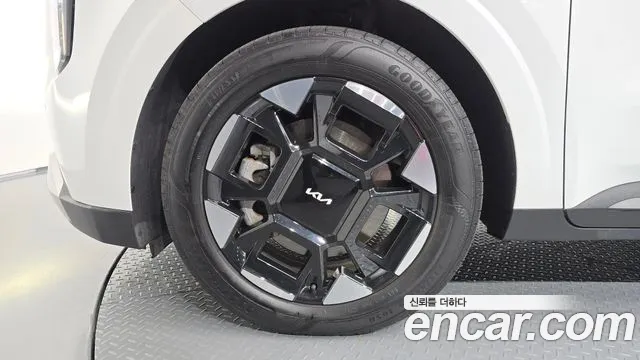Kia Carnival 2023 thumb 5