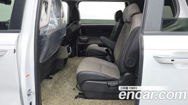 Kia Carnival 2023 thumb 12