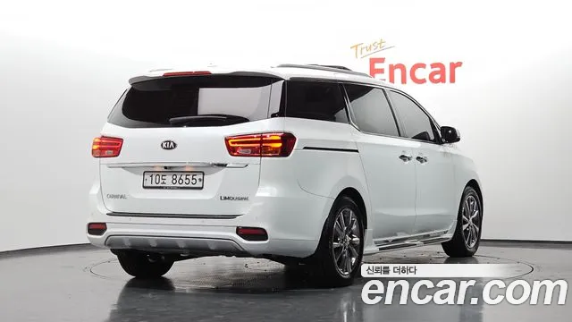 Kia Carnival 2019 thumb 2