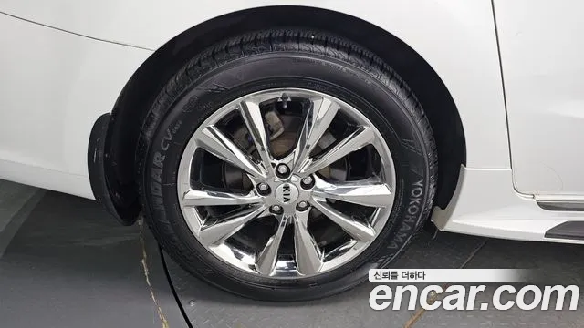 Kia Carnival 2019 thumb 5
