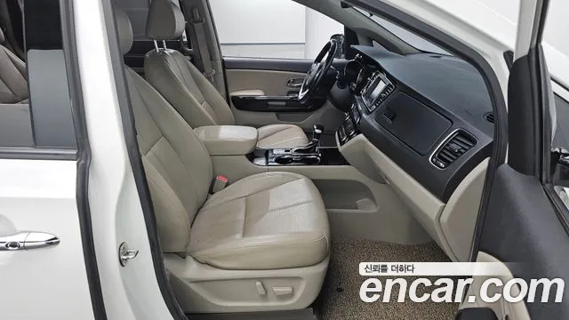 Kia Carnival 2019 thumb 10