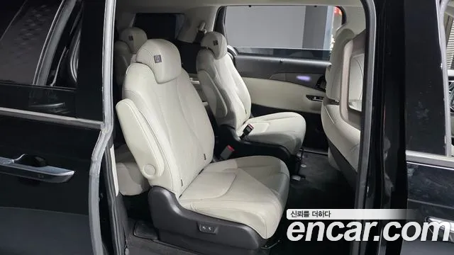Kia Carnival 2023 thumb 11