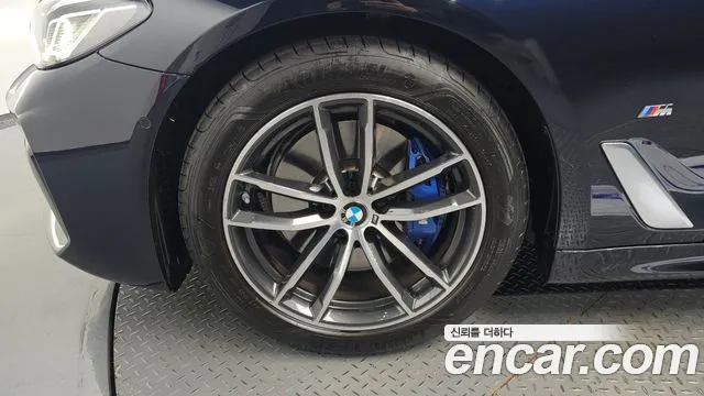 BMW 5-Series 2023 thumb 4