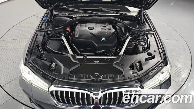 BMW 5-Series 2023 thumb 5