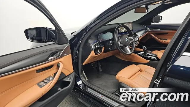 BMW 5-Series 2023 thumb 9