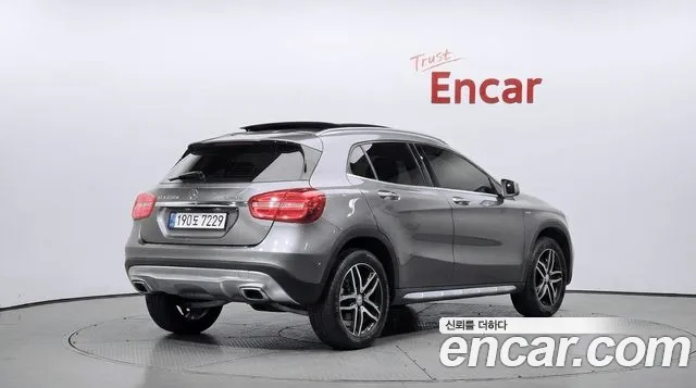 Mercedes-Benz GLA 2017 thumb 2