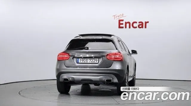 Mercedes-Benz GLA 2017 thumb 4