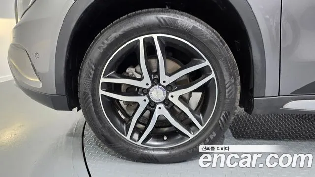 Mercedes-Benz GLA 2017 thumb 5