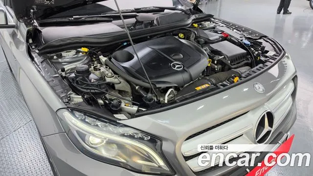 Mercedes-Benz GLA 2017 thumb 6