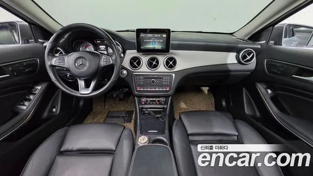 Mercedes-Benz GLA 2017 thumb 7