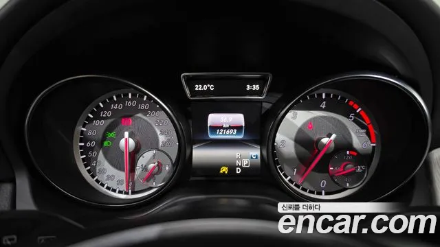Mercedes-Benz GLA 2017 thumb 8