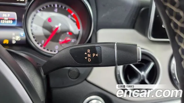 Mercedes-Benz GLA 2017 thumb 9