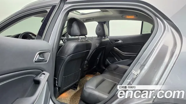 Mercedes-Benz GLA 2017 thumb 11