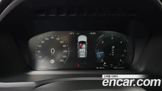 Volvo XC90 2018 thumb 8