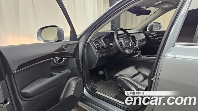 Volvo XC90 2018 thumb 10