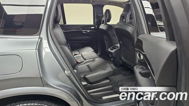 Volvo XC90 2018 thumb 11