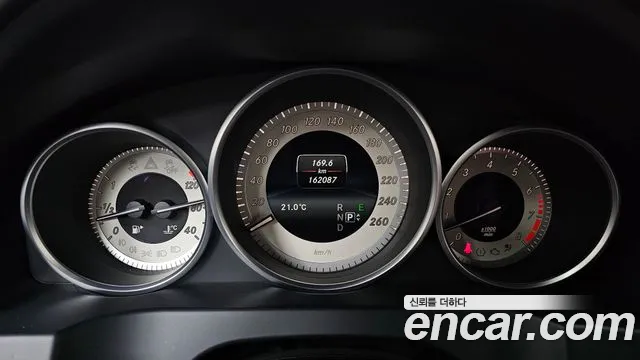 Mercedes-Benz E-Класс 2015 thumb 8