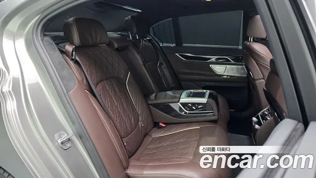 BMW 7-Series 2022 thumb 10