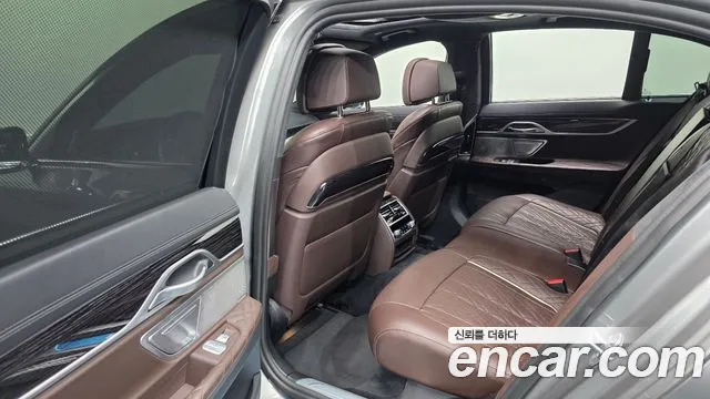 BMW 7-Series 2022 thumb 11